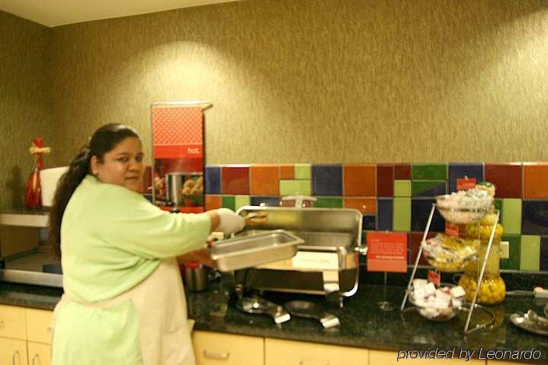 Hampton Inn & Suites Lincolnshire Ristorante foto